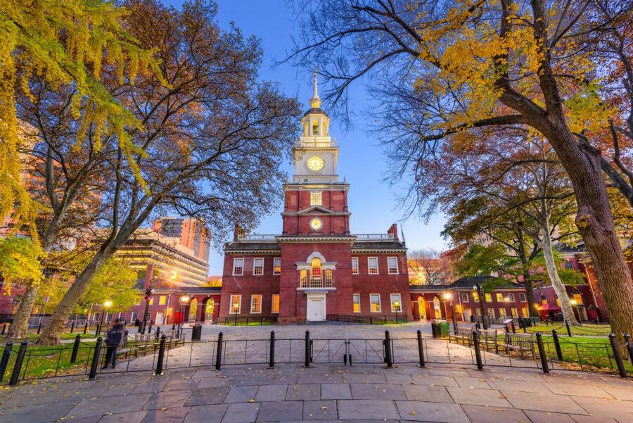 Philadelphia: Ghosts of Philadelphia Walking Tour - Finding the guide at City Tavern