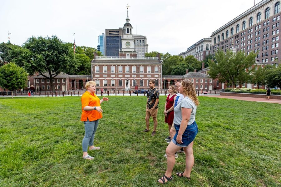 Philadelphia: Haunted History & Ghost Nighttime Tour - City Tavern and the Colonial setting