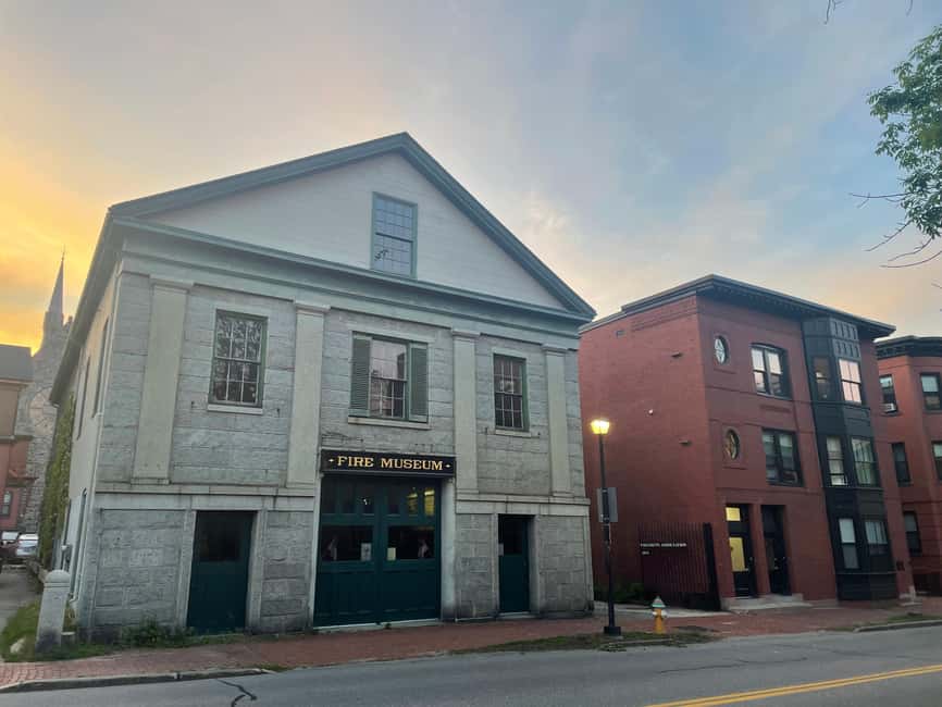 Portland: Ghost Walk - Finish at Victoria Mansion and its haunted piano