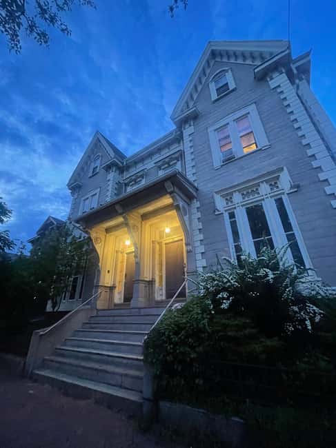 Portland: Ghost Walk - How much history fits into one hour?