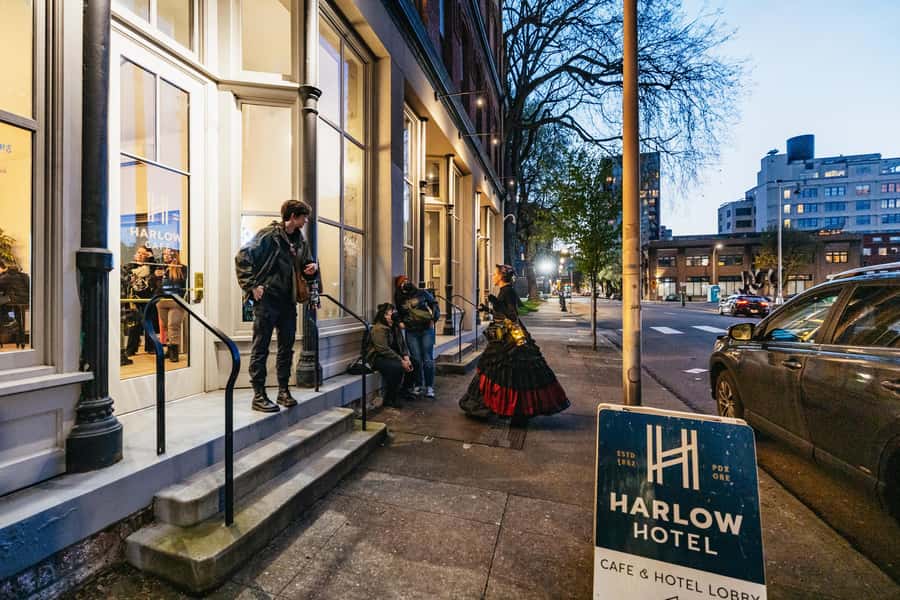 Portland: Ghosts, Poltergeists, and Psychopaths Walking Tour - Finishing near Kell’s Irish Pub