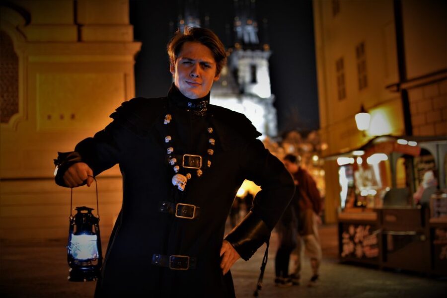 Prague: Ghosts, Legends, Medieval Underground & Dungeon Tour - The guides make or break the evening