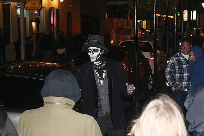 Private Ghost, Voodoo and Vampire Tour - Lafitte’s Blacksmith Shop and the bar conversation