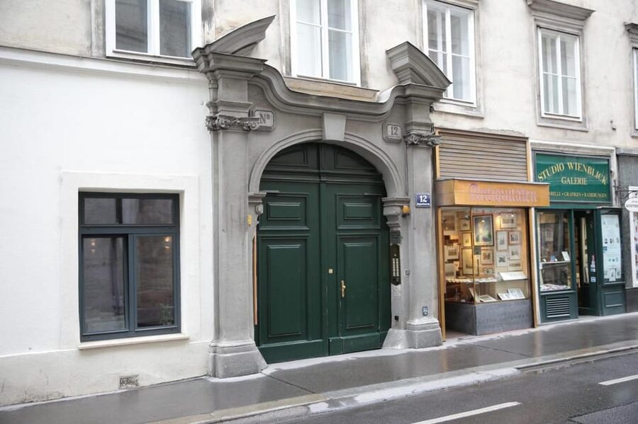 Private Spooky Vienna Tour - Catacombs, plague, and Augustin the bagpiper