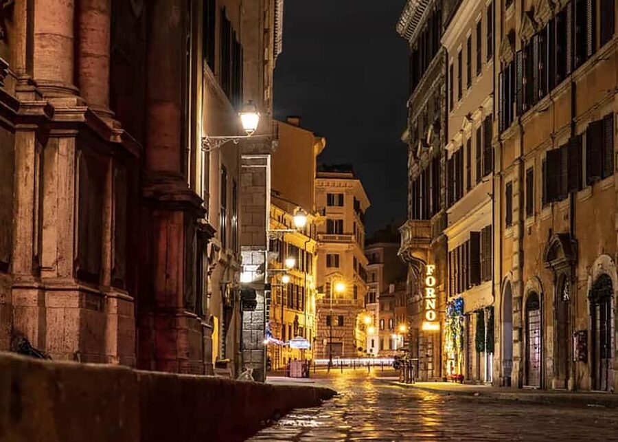 Rome After Dark: Ghosts & Medieval Backstreets Tour - Why Rome feels different after dark