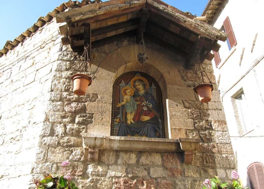 Rome After Dark: Ghosts & Medieval Backstreets Tour - The church with human skulls