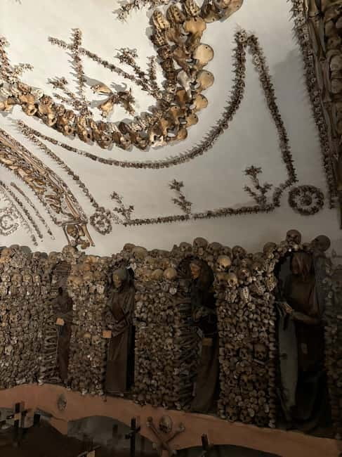 Rome: Capuchin Crypts & Ghostly Legends Small-Group Tour - The Trevi Fountain gets a ghost story