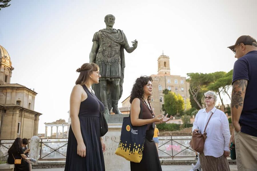 Rome: Colosseum and Ancient Dark History Walking Tour - Piazza Venezia and the Arch of Septimius Severus