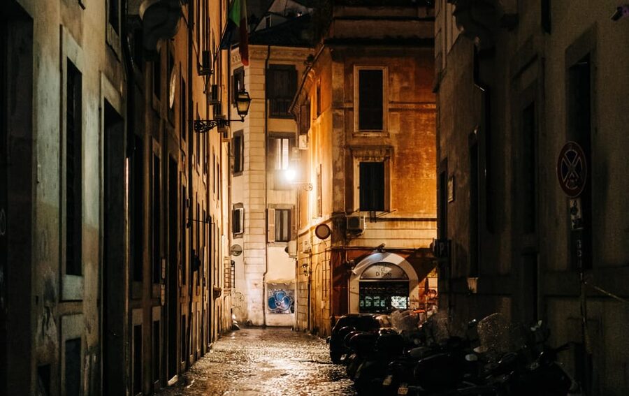 Rome: Guided Haunted Rome Ghost Tour with Dowsing Rods - Why Rome’s darker side works so well at night