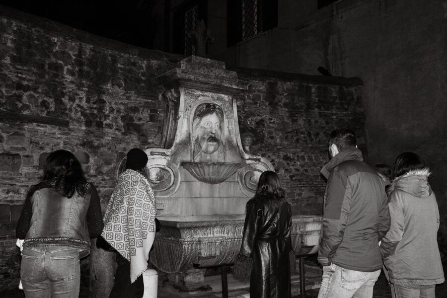 Rome: Paranormal Night Walking Tour & Secret Backstreets - Madonnelle and the small signs of Roman devotion