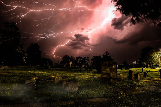 Rust, Rebels & Ruins: Raleigh Ghost Tours - Meeting the lantern-bearing guide at the State Capitol