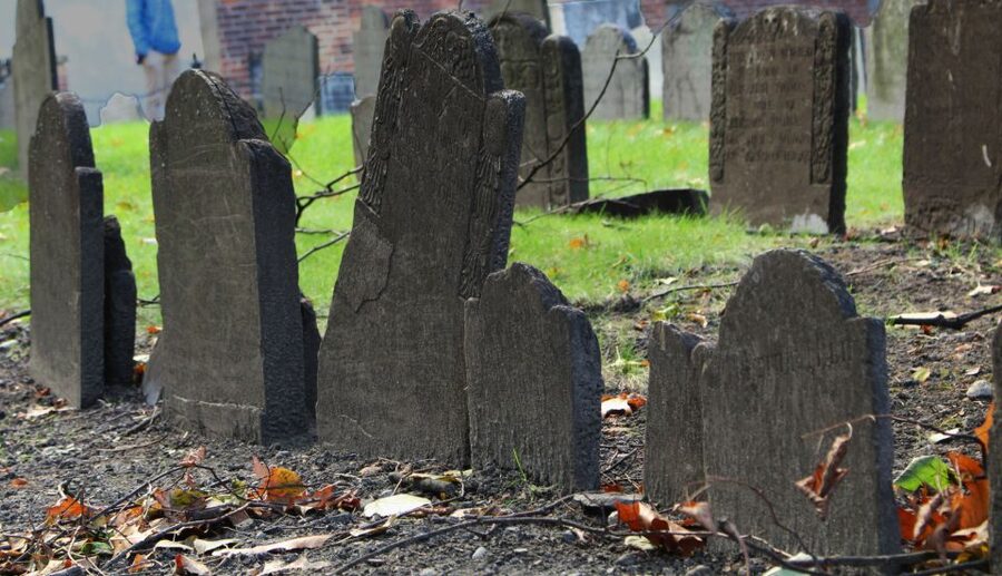 Salem: Self-Guided Scary Ghosts & Witch Trials Audio Tour - Five audio tracks can change the value