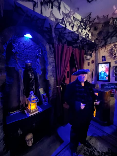 Salem: Vampires and Ghosts Walking Tour with Haunted Objects - Old Burying Point Cemetery and the historic center