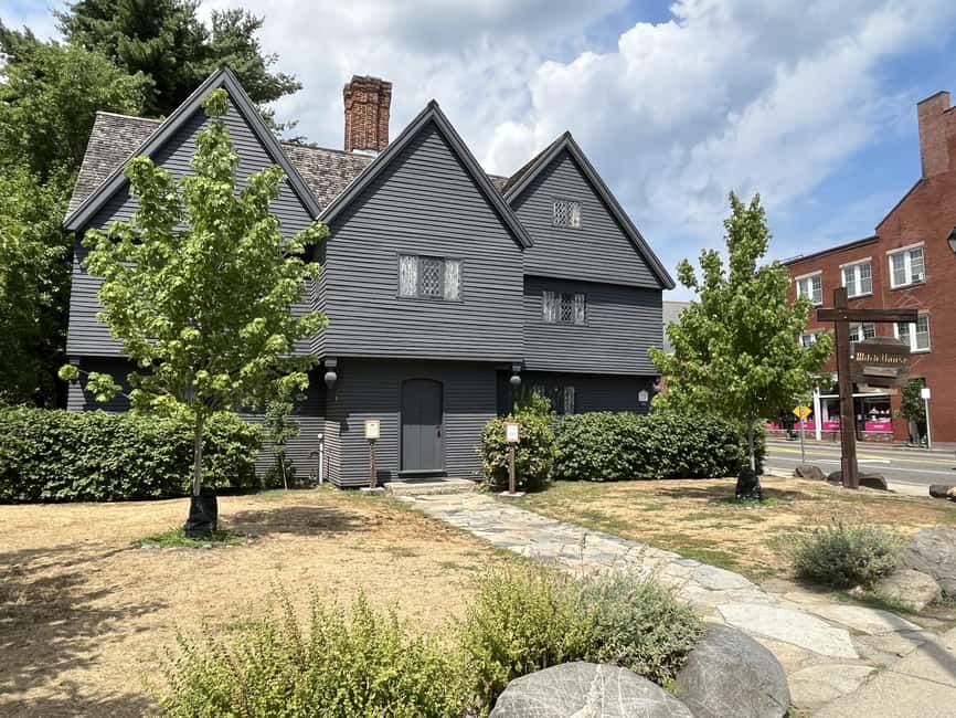 Salem Witch Tour from Boston by Train - The price and the value of the rail connection