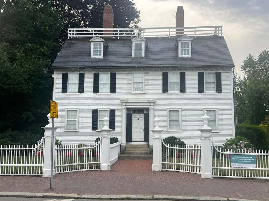 Salem: Witch Trial History and Salem Haunts Walking Tour - The guides shape the experience