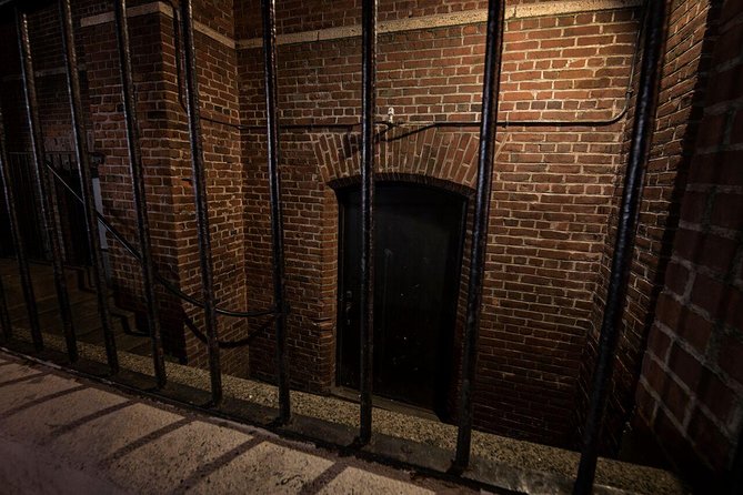 San Francisco Ghost Tours: Gold and Ghouls Tour - The Fairmont after the 1906 earthquake