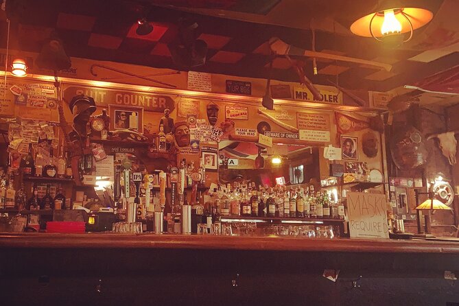San Francisco Ghost & True Crime Tour - A pause at the Comstock Saloon