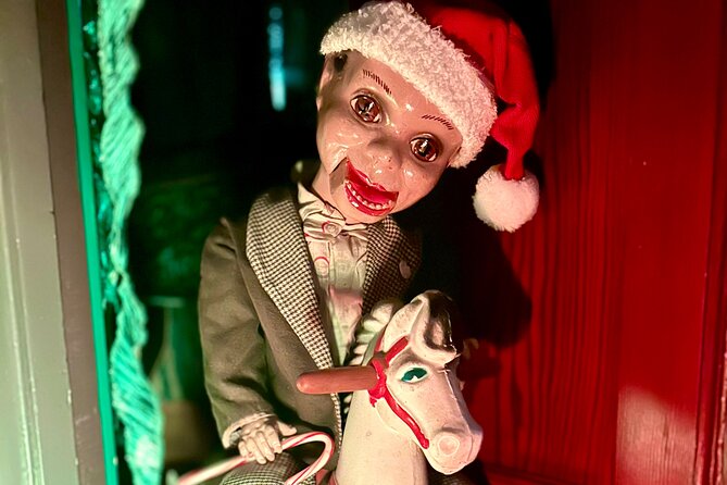 San Francisco Gregangelo Museum - Haunted Doll House - The flashlight clue hunt