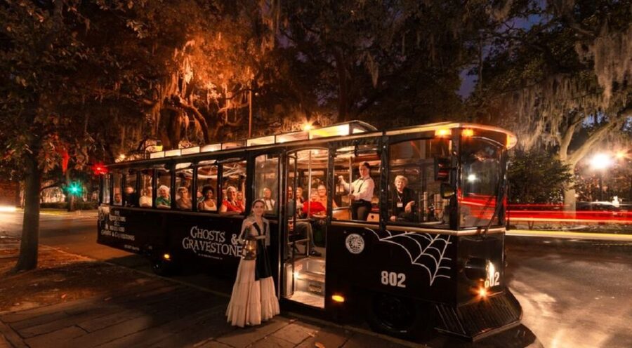 Savannah: Ghosts and Gravestones Tour with Low House Entry - Who should book this Savannah ghost tour?