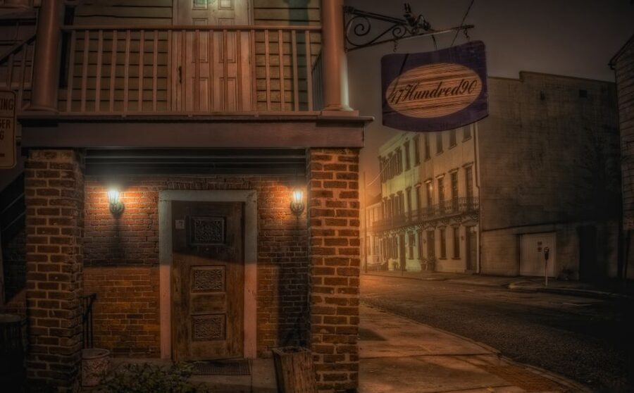 Savannah: Haunted Pub Crawl - Walking through Savannahs darker side