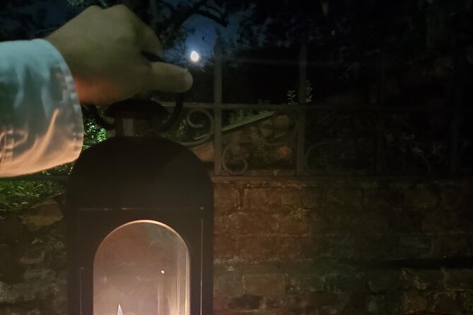 Savannah History and Haunts Candlelit Ghost Walking Tour - What the group size means in practice