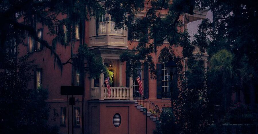 Savannah: Sixth Sense Savannah Ghost Tour - Mercer Williams House beneath the oak canopy