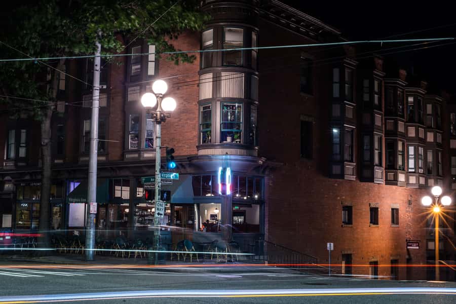 Seattle: Terrors and Ghosts Guided Walking Tour - Why the guides make or break the experience
