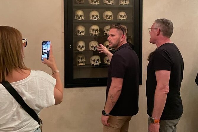 Secrets of Rome - The dark side Small Group Walking Tour - An executioner on Via del Banco di Santo Spirito