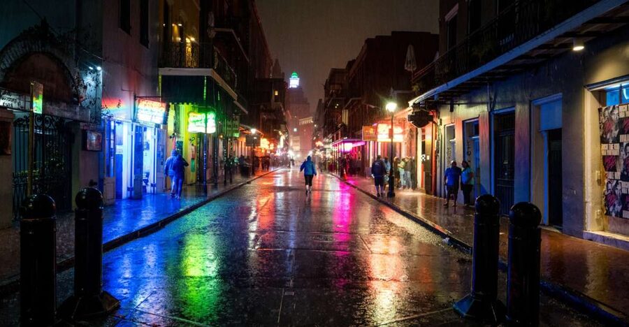 Self Guided Audio Ghost Tour in New Orleans in 6 Languages - Who should book it?