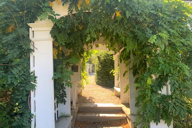 Self-Guided Smartphone Ghost Walking Tour in Salem - Rockafellas and the Joshua Ward House bring the darker tales