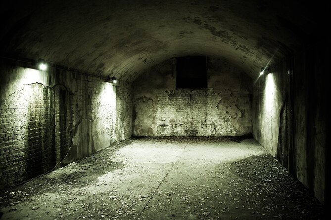 Sinister Sins & Shadows: A Savannah Ghost Tour - Starting at Oglethorpe Square