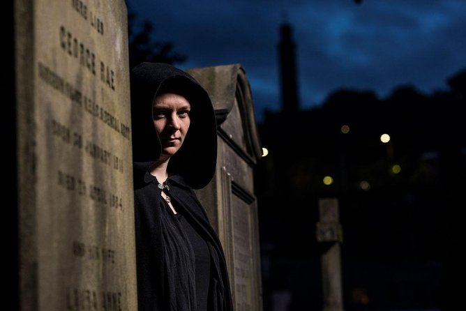 Small Group Edinburgh Underground Vaults & Graveyard Ghost Tour - What this Edinburgh ghost tour is really like