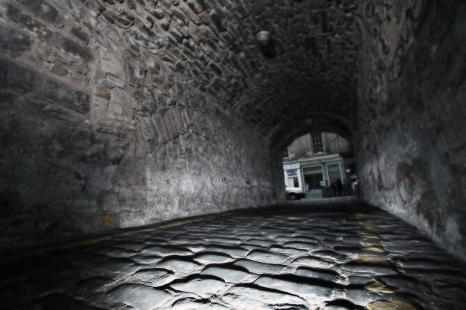 Small Group Edinburgh Underground Vaults & Graveyard Ghost Tour - Walking to Canongate Kirkyard