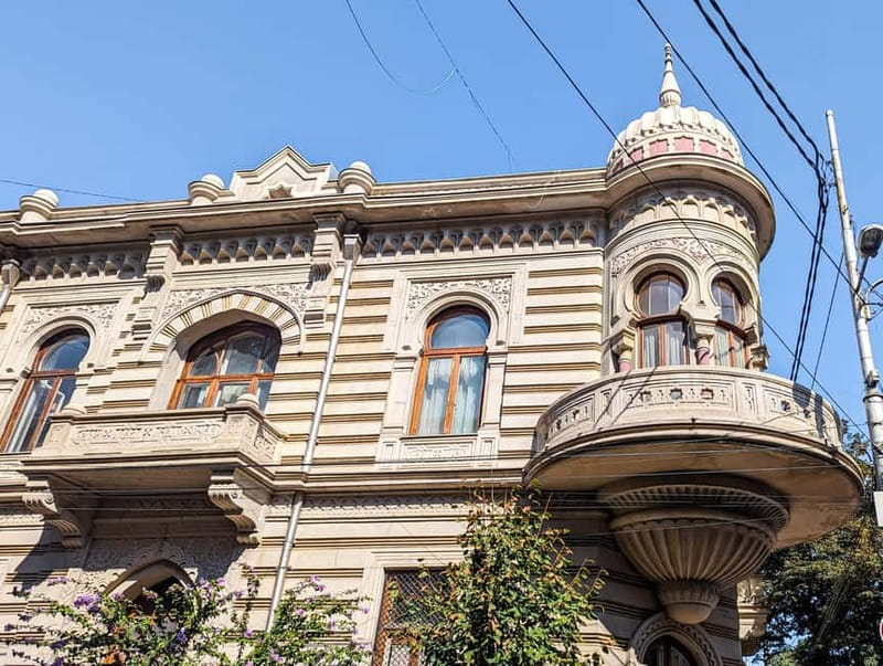 Sololaki - Urban Legends Walk of Bourgeoisie & Haunted Flats - Is $42 a Fair Price for 90 Minutes?