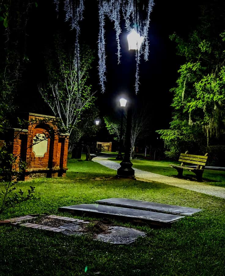 Spirit Xperience: Paranormal Walking Ghost Tour in Savannah - Choosing between Wright Square and Monterey Square