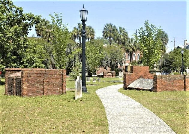 Spooky Savannah Haunted History Tour - Key points at a glance