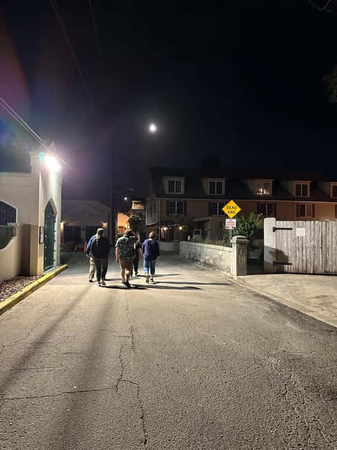 St. Augustine: Dead Walk Ghost Tour - Investigating the haunted Dixie House