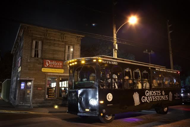 St. Augustine: Ghosts and Gravestones Old Town Trolley Tour - What this St. Augustine ghost tour is really like
