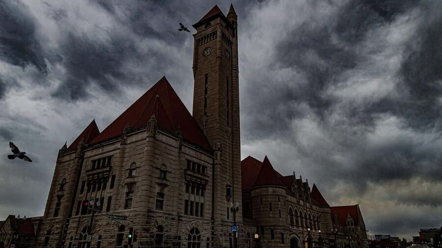 St. Louis Ghost Tour: Sinister Sins & Shadows - Guide style, safety, and the role of storytelling