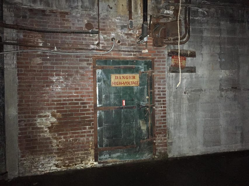 St. Louis: Lemp Haunted Neighborhood Ghost Tour - Meeting a paranormal investigator