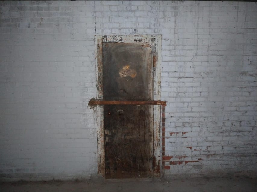 St. Louis: Lemp Haunted Neighborhood Ghost Tour - Walking through the neighborhood’s lesser-known sites