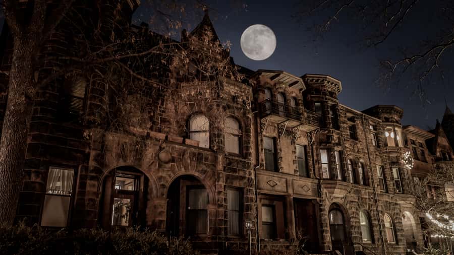 St. Paul: Twin Cities Haunts Ghost Walking Tour - What the Walking Pace Feels Like