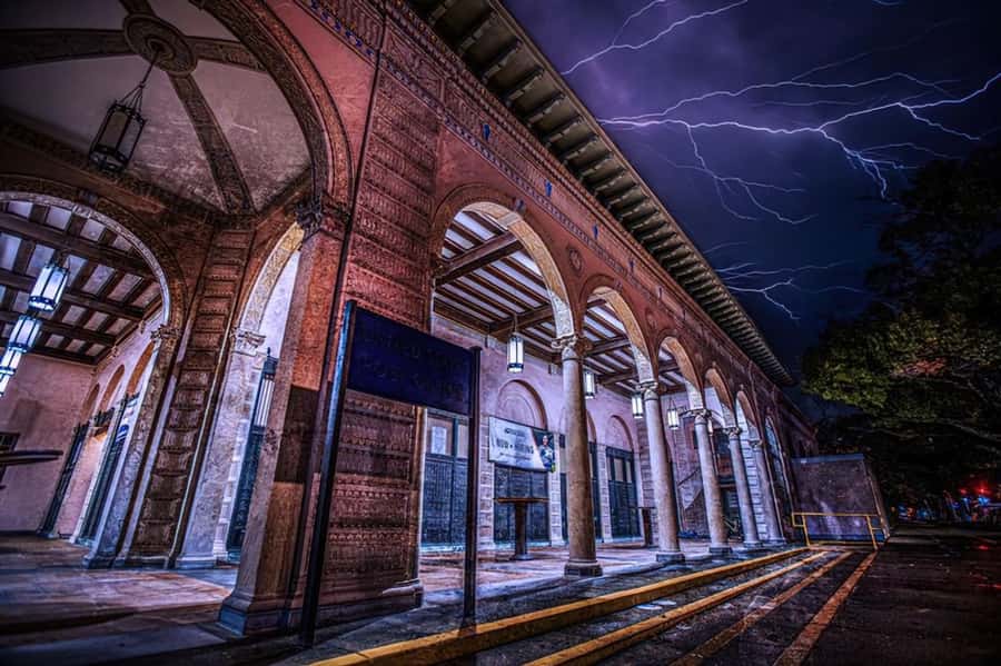 St. Petersburg: Ghosts and Spirits Haunted Walking Tour - What the guides add to the experience