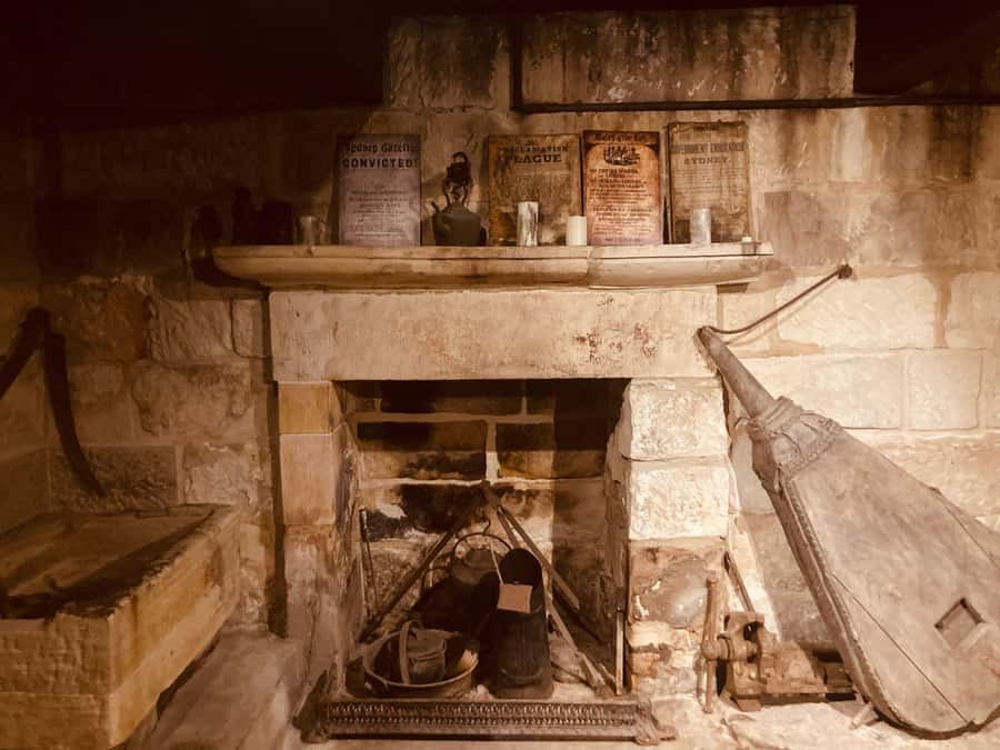 SYDNEY : Ghosts, Grog & The Rocks: Haunted Pubs &Cellar Tour - The Rocks Push and Sydney’s rougher side