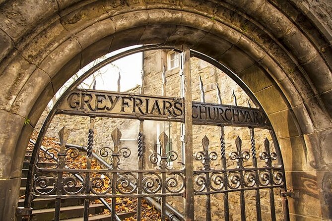 Tales from the Crypts: Ghouls, Graves and Ghostly Tales - Castle ghosts, phantom pipers, and headless children