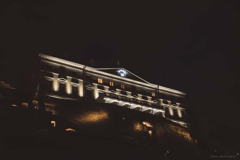 Tallinn: Old Town Ghost Tour - What the guides add to the experience