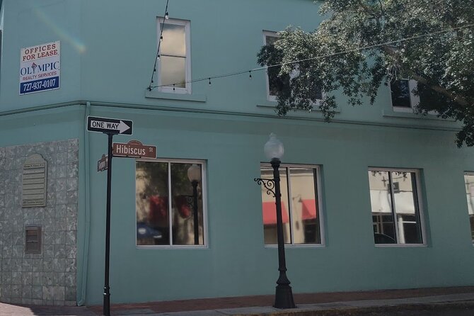 Tarpon Springs Ghost Tour - A look at the guide and group style
