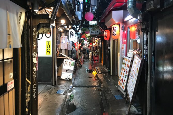 The Dark Side of Tokyo - Night Walking Tour Shinjuku Kabukicho - A quiet Shinto shrine in the middle of Shinjuku