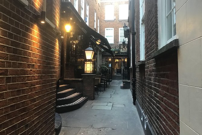 The Ghosts of the secret alleyways of old London town - St. Stephen Walbrook and the London Stone