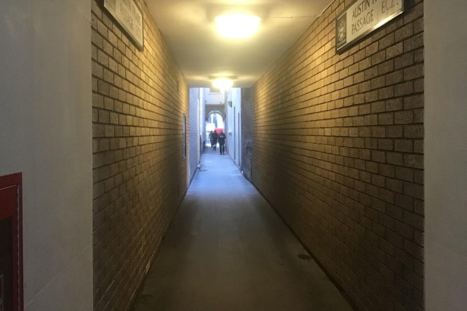 The Ghosts of the secret alleyways of old London town - Mayors, friendly ghosts, and Garlickhythe